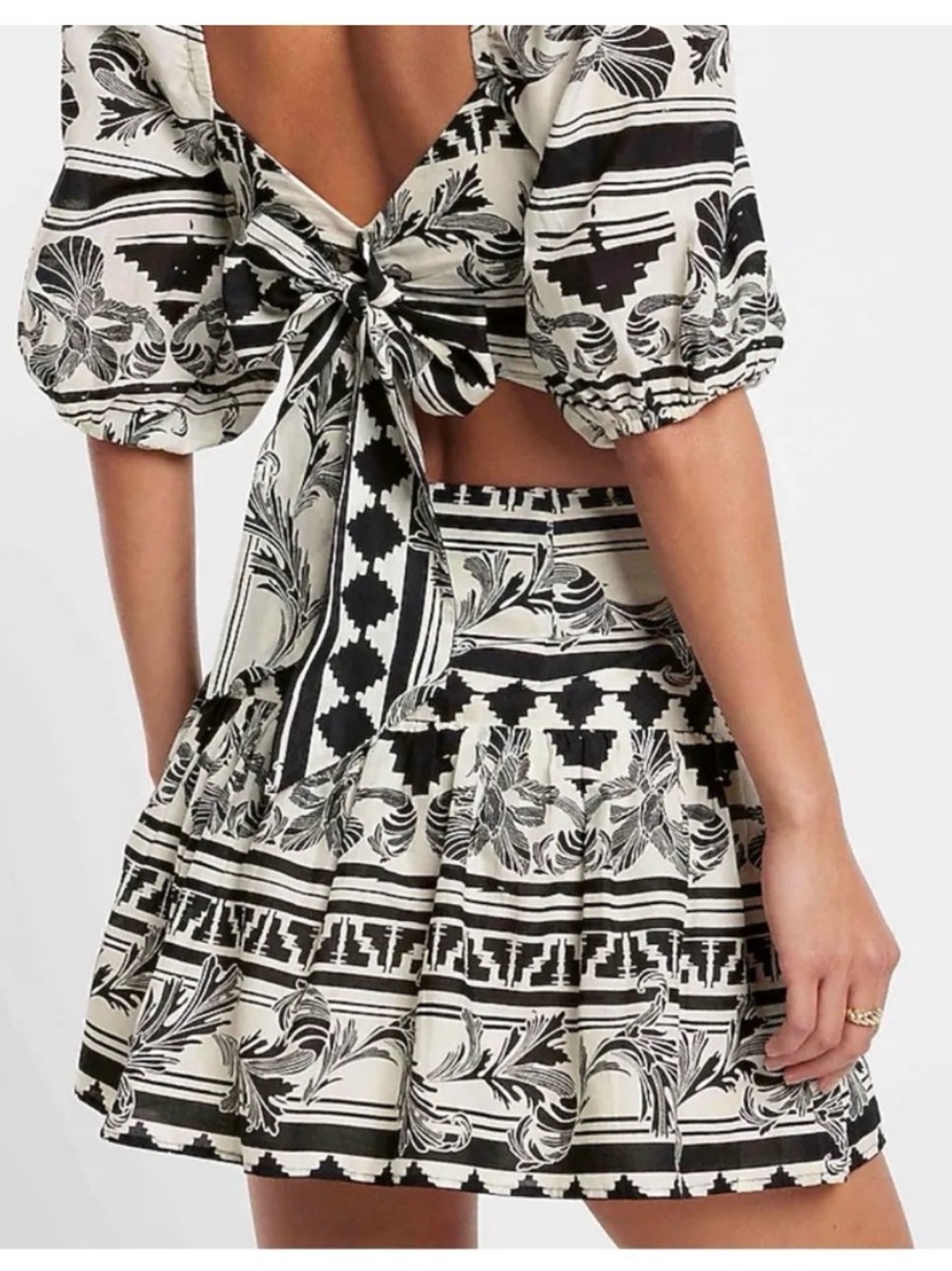 Express Black and White Printed Set with Botanical Motif - Picture 2 of 6